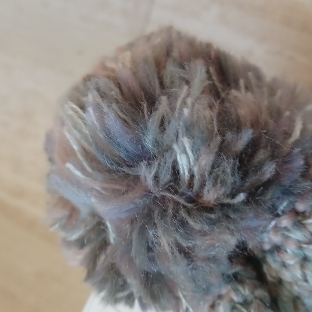 NWT Steve Madden Pastel Pom Pom Beanie - Picture 5 of 6